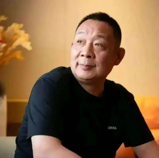  老家河南网-于东来（胖东来）：以&ldquo;美好商业&rdquo;为信仰，用透明真诚的经营模式成为行业标杆。