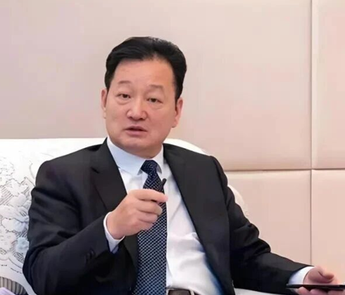  老家河南网-秦英林：深耕养猪业三十余载，彰显产业领军者的责任与远见。